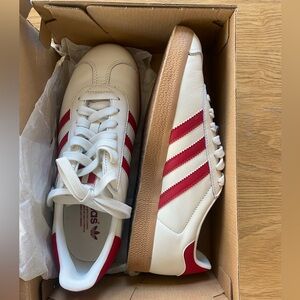 Adidas Gazelle / Size 8 / New with tags